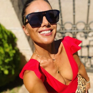 Nazan Eckes, hier auf einem Instagram-Selfie vom August 2022, begeistert ihre Fans mit freizügigen Outfits auf Instagram.