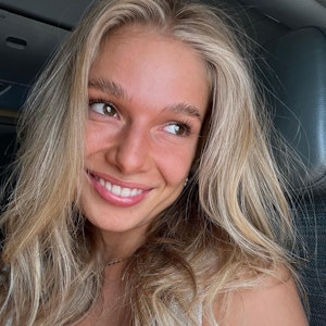 Lola Weippert, hier auf einem Instagram-Selfie vom August 2022, teilt freizügige Schnappschüsse mit ihren Fans.