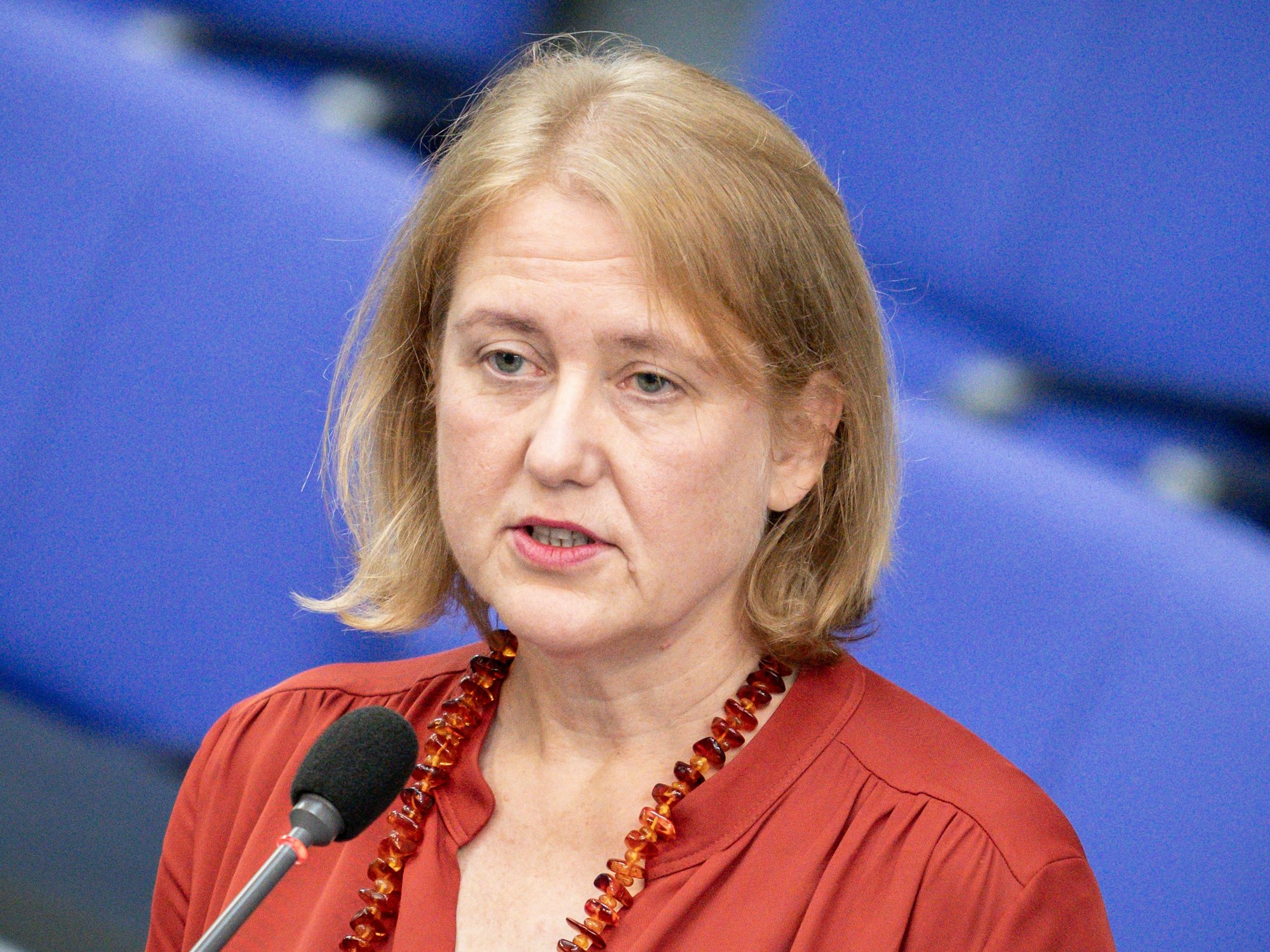 Bundesfamilienministerin Lisa Paus, (Bündnis90/Die Grünen) spricht am Mittwoch, 28. September 2022 im Bundestag.