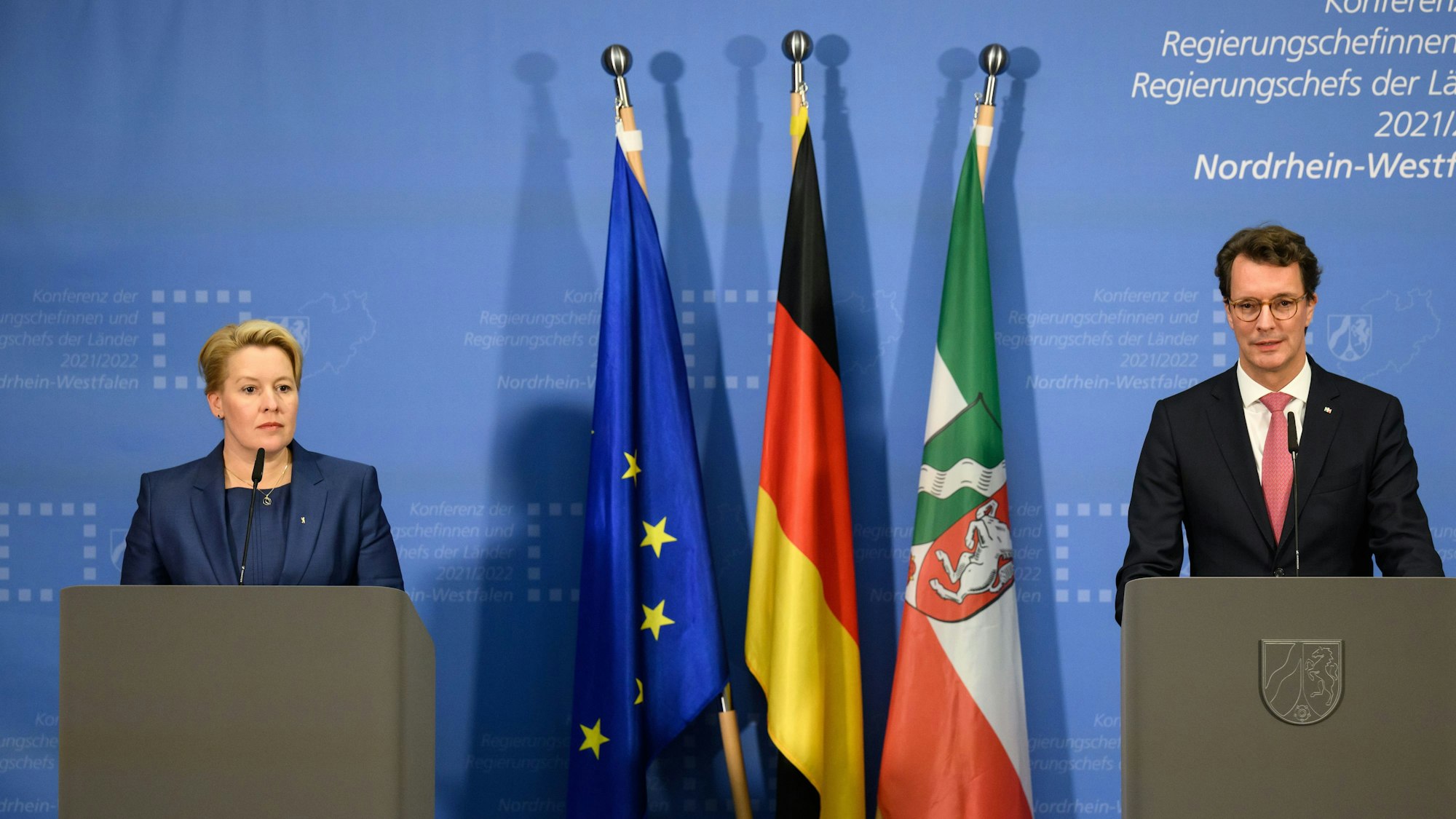 Hendrik Wüst (r, CDU), Ministerpräsident von Nordrhein-Westfalen, und Franziska Giffey (SPD), Regierende Bürgermeisterin von Berlin, äußern sich bei einer Pressekonferenz nach der Ministerpräsidentenkonferenz (MPK) in der NRW-Landesvertretung.