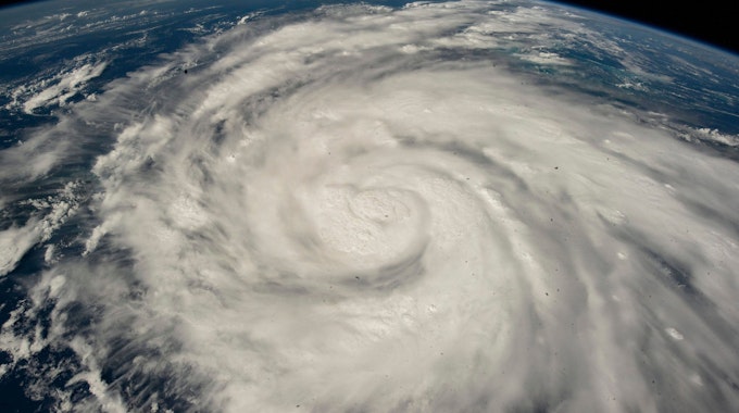 Dieses von der NASA am 26. September 2022 zur Verfügung gestellte Satellitenbild zeigt den Hurrikan Ian, der von der Internationalen Raumstation aus gesehen südlich von Kuba an Stärke gewinnt und auf Florida zusteuert.