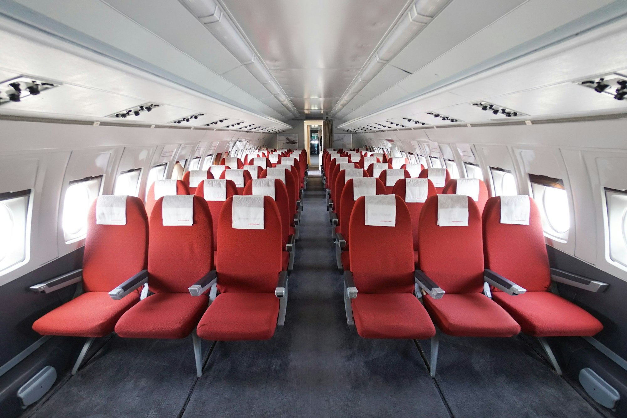 Das Symbolbild zeigt den Passagierraum eines Flugzeugs.