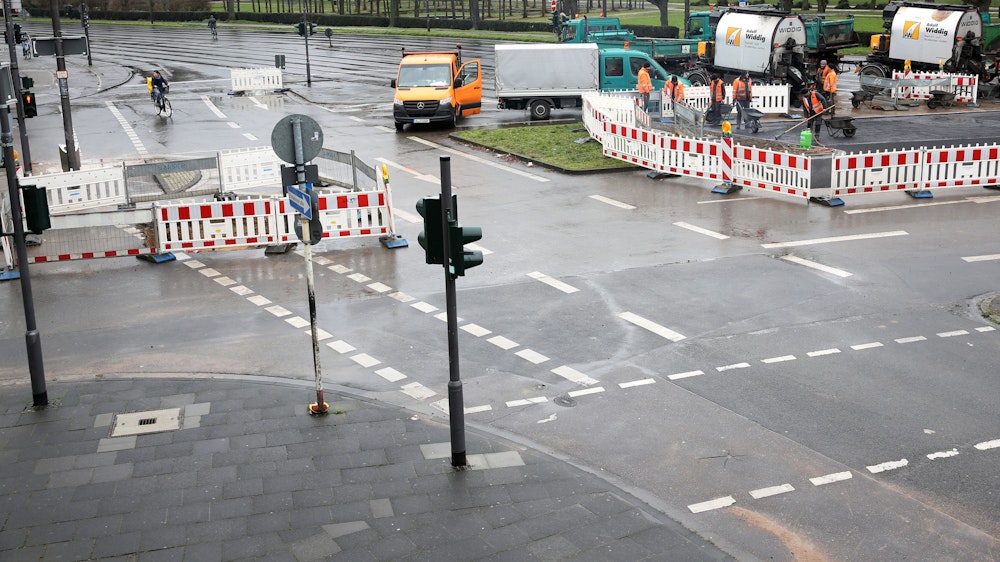 Der Kreuzungsbereich Innere Kanalstraße / Krefelder Straße (Foto vom 5. März 2020). Hier passierte der Unfall – die beteiligte Radfahrerin ist am Montagabend (26. September 2022) gestorben.