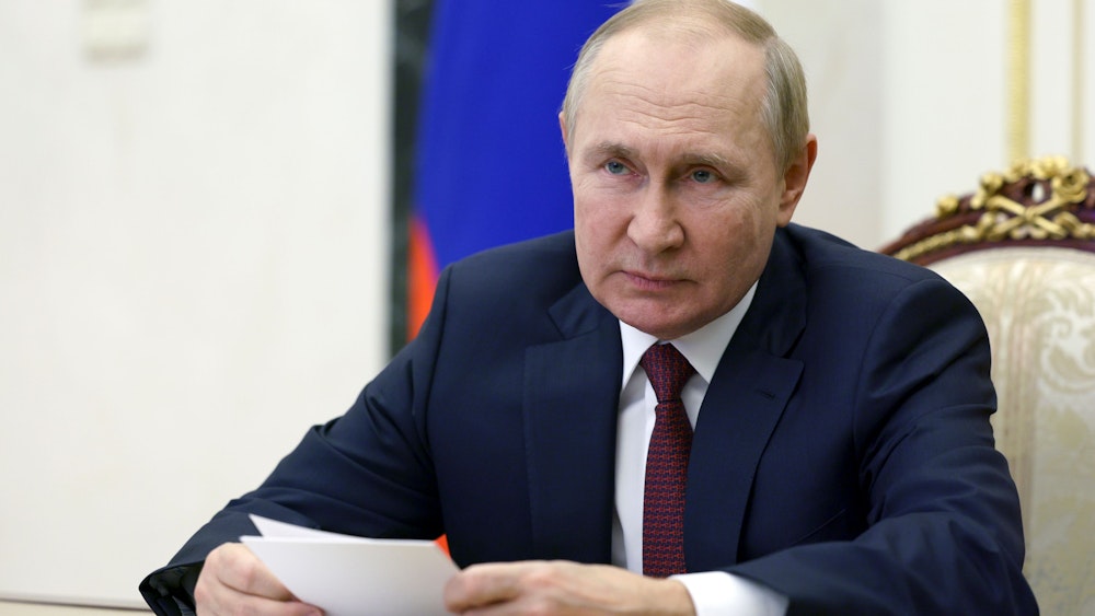Das von der staatlichen russischen Nachrichtenagentur Sputnik via AP veröffentlichte Bild zeigt Wladimir Putin, Präsident von Russland, bei einem Treffen mit den Delegationsleitern der 18. Konferenz.