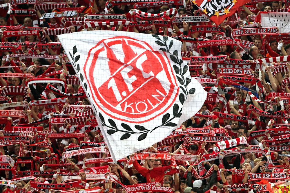 Die Fans des 1. FC Köln beim Conference-League-Heimspiel gegen Slovacko.