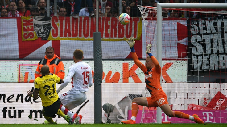 FC-Keeper Marvin Schwäbe parierte am Samstag (1. Oktober 2022) gegen Borussia Dortmund mehrfach glänzend.