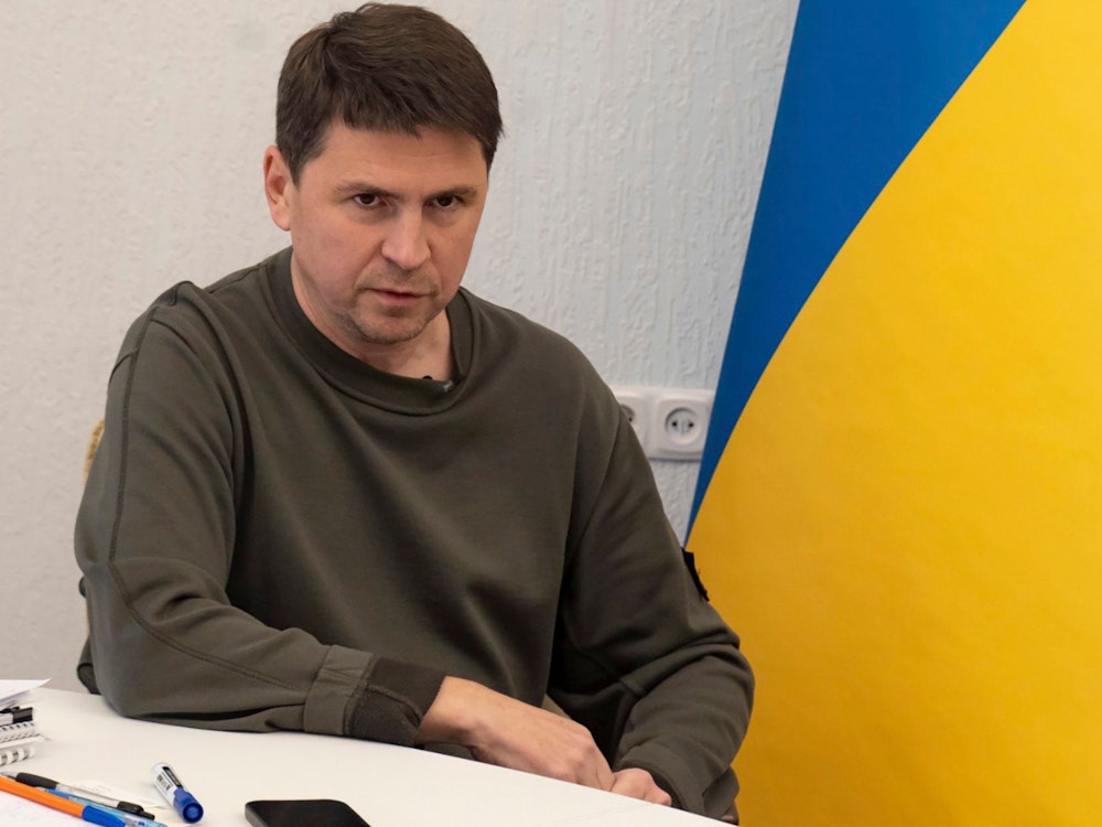 Mychajlo Podoljak, externer Berater des ukrainischen Präsidentenbüros, während eines Interviews am 28. September 2022. Er hält einen Atomwaffen-Einsatz von Moskau für nicht undenkbar.