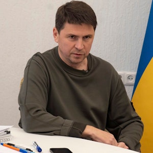 Mychajlo Podoljak, externer Berater des ukrainischen Präsidentenbüros, während eines Interviews am 28. September 2022. Er hält einen Atomwaffen-Einsatz von Moskau für nicht undenkbar.