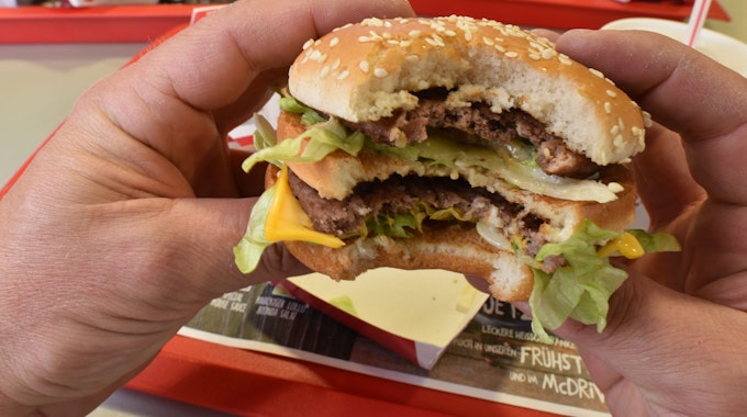Ein abgebissener Big Mac von McDonald's