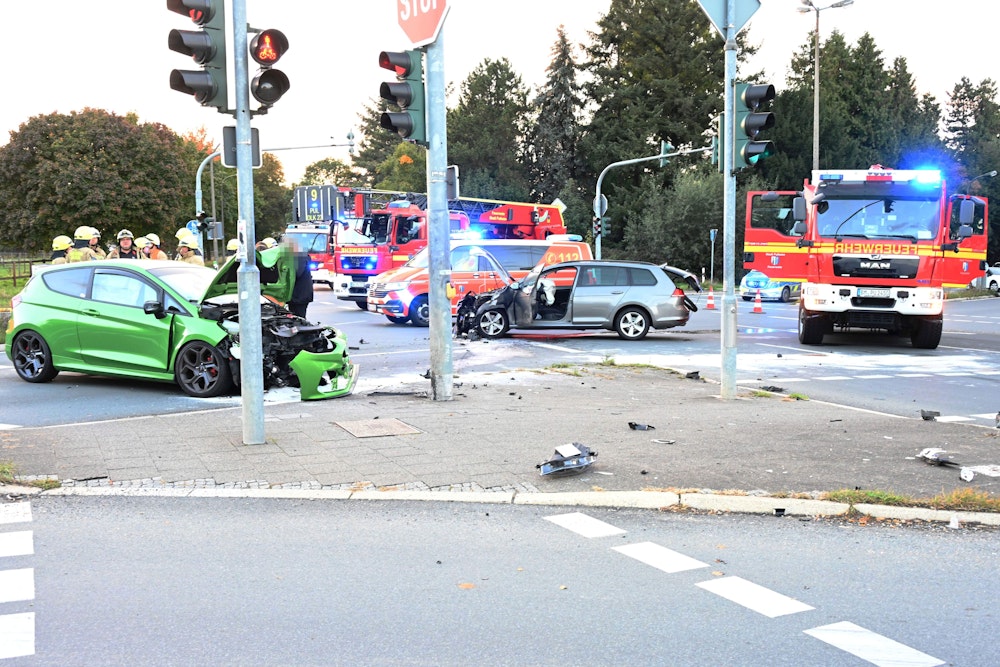 Unfall in Brauweiler mit zwei verletzten Personen an der Kreuzung Bonnstraße/Mathildenstraße