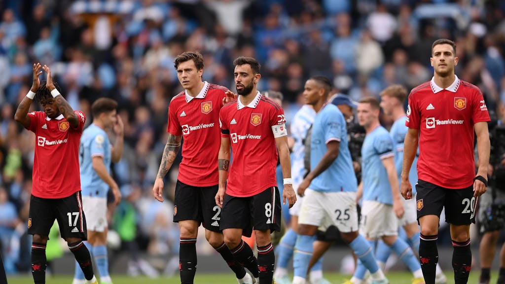 Fred, Victor Lindelöf, Bruno Fernandes und Diogo Dalot von Manchester United verlassen gedemütigt den Platz.