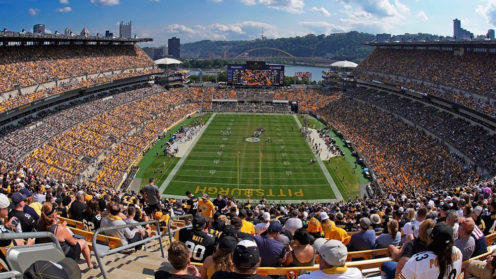 Die Pittsburgh Steelers tragen in der NFL ihre Heimspiele im Acrisure Stadium in Pittsburgh aus.