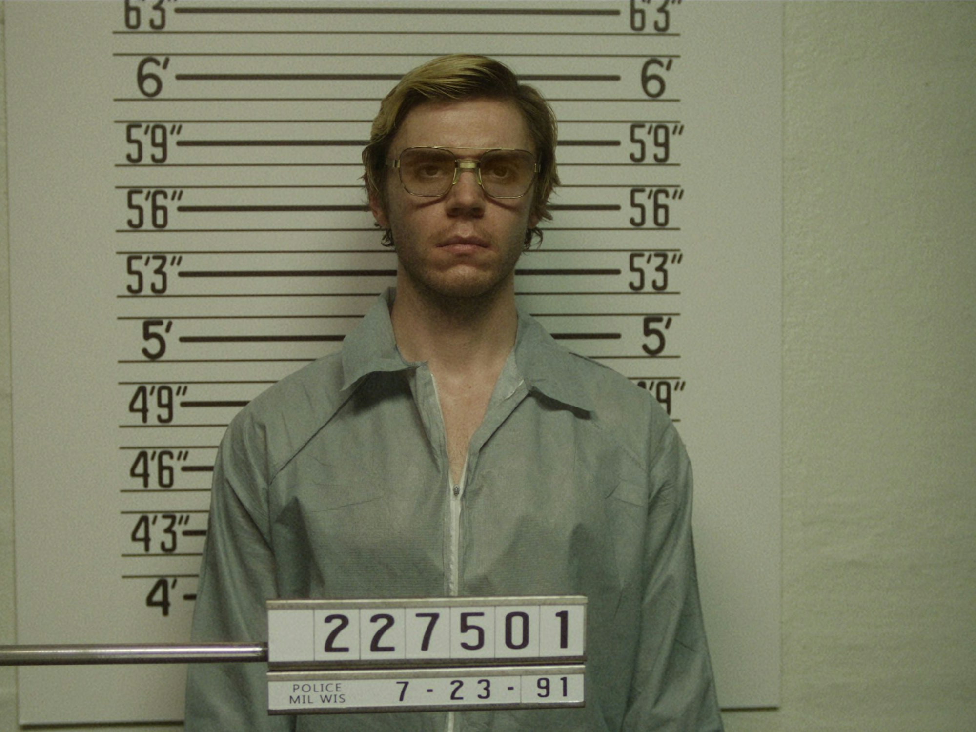 Evan Peters als Jeffrey Dahmer in einer Szene aus „Dahmer. Monster: The Jeffrey Dahmer Story“.