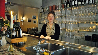 Nach 28 Jahren hat das Weinlokal Secco in der Simrockstraße den Besitzer gewechselt: Sandra Scholz hat hier jetzt das sagen.