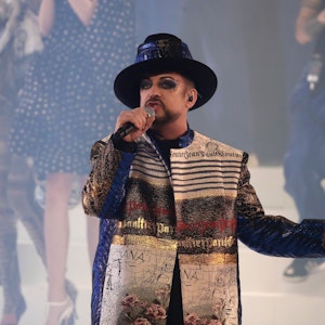 Der Sänger Boy George tritt während der letzten Haute Couture-Kollektion Frühjahr/Sommer 2020 von Jean Paul Gaultier auf.