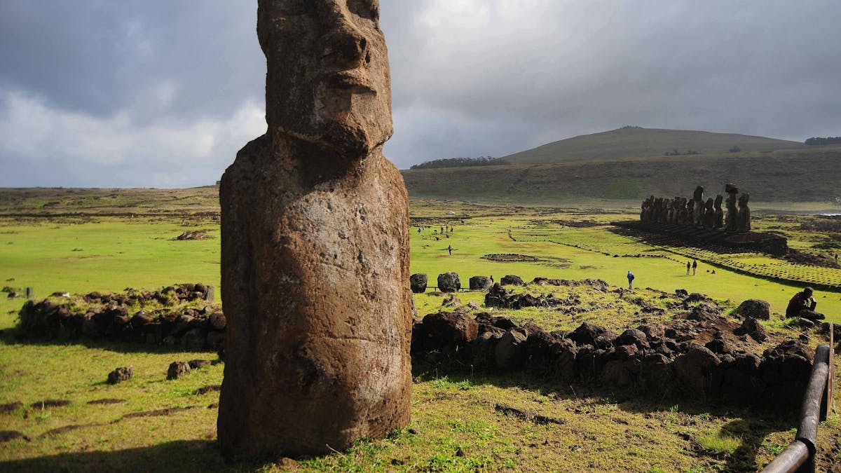 Eine Steinstatue aufgenommen am auf der Osterinsel Rapa Nui (Chile).&nbsp;