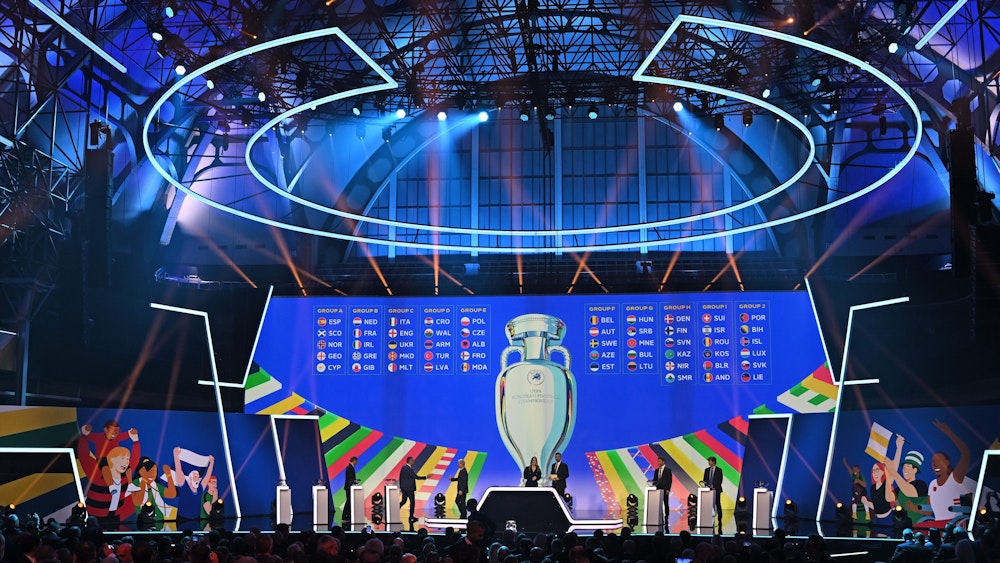 Die zehn Gruppen für die Qualifikation zur Fußball-Europameisterschaft 2024 im Überblick.
