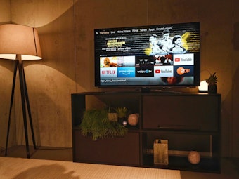 Stromfresser finden: Ein riesiger Fernseher bedeutet am Ende immer einen höheren Stromverbrauch verglichen mit kleineren Geräten.