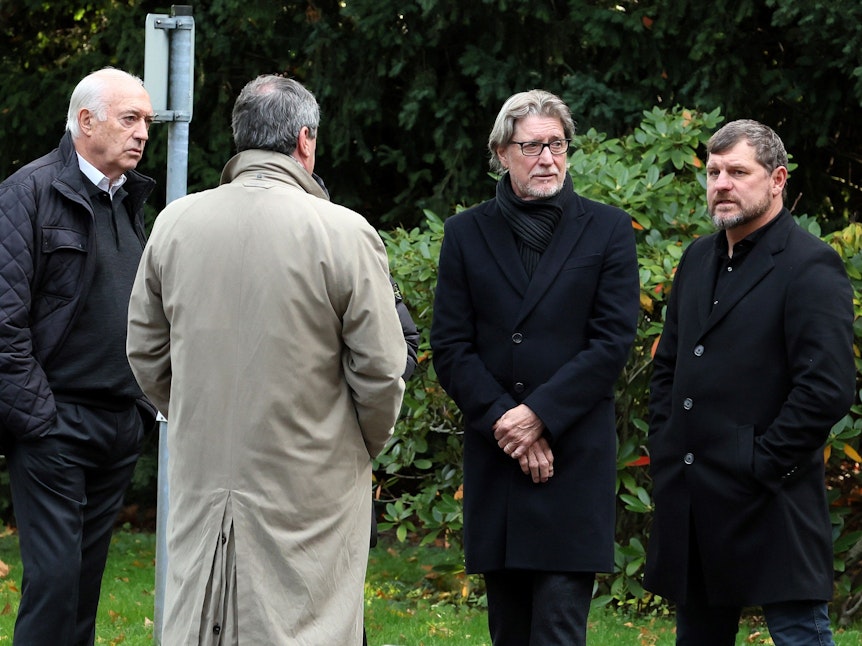 Bernd Cullmann, Werner Wolf, Toni Schumacher und Steffen Baumgart auf der Beerdigung von Hansi Dentinger.
