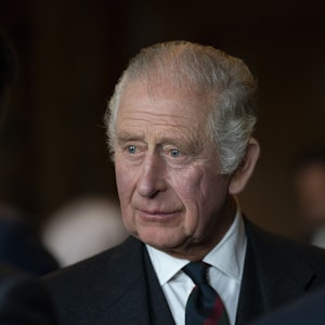 König Charles III. nimmt an einem Empfang zu Ehren der südasiatischen Gemeinden in Großbritannien in der Großen Galerie des Palace of Holyroodhouse teil.