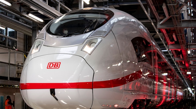 Der neue ICE 3 Neo der Deutschen Bahn bei der Präsentation im ICE Betriebswerk Rummelsburg.