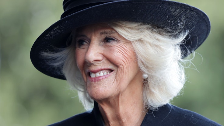 Königsgemahlin Camilla, hier bei einer Wohltätigkeitsorganisation im Cardiff Castle im September 2022, ist mit einem Hollywood-Star verwandt.