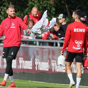 1. FC Köln, Training, von links: Timo Horn, Sargis Adamyan (1. FC Köln). 11.10.2022, Bild: Herbert Bucco