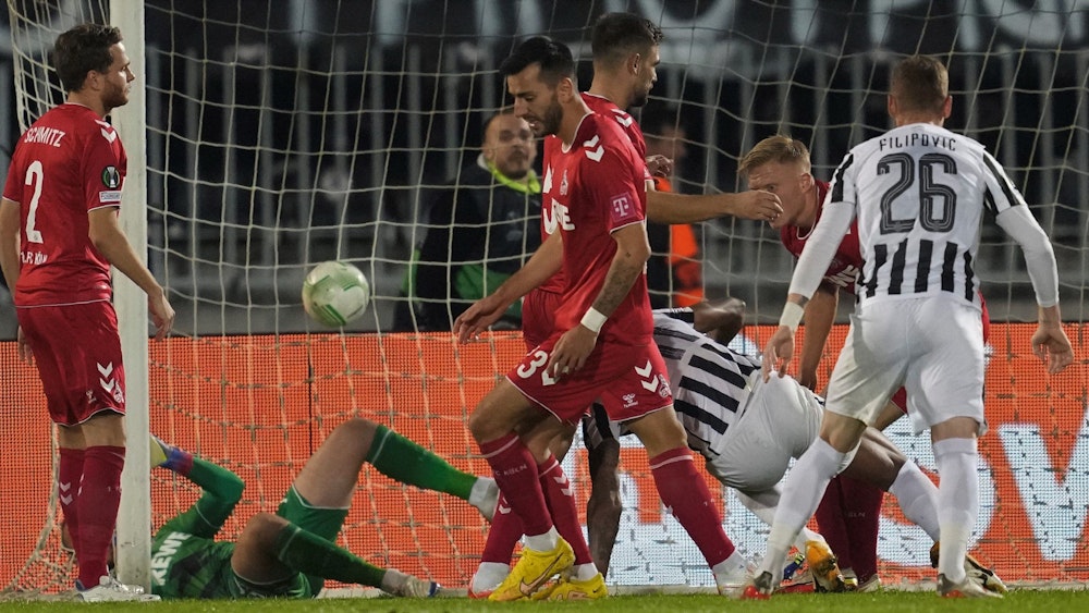 Der 1. FC Köln kassiert in der Conference League das zweite Gegentor beim Spiel gegen Partizan Belgrad.