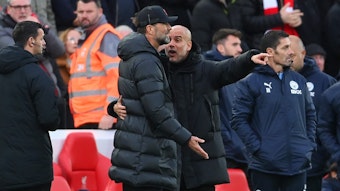 Im Gipfel der Premier League zwischen dem FC Liverpool und Manchester City gab es Redebedarf bei Jürgen Klopp und Pep Guardiola.
