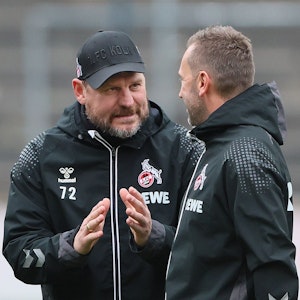 Hatten mal wieder eine normale Trainingswoche: FC-Coach Steffen Baumgart (l.) und Assistent André Pawlak am Donnerstag (20. Oktober) bei der Abschlusseinheit vor dem Mainz-Spiel.