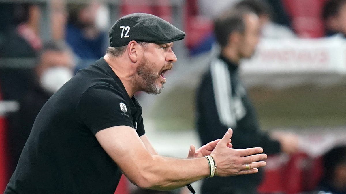 Steffen Baumgart kassierte mit dem 1. FC Köln am Freitagabend (21. Oktober 2022) eine 0:5-Packung beim FSV Mainz 05.