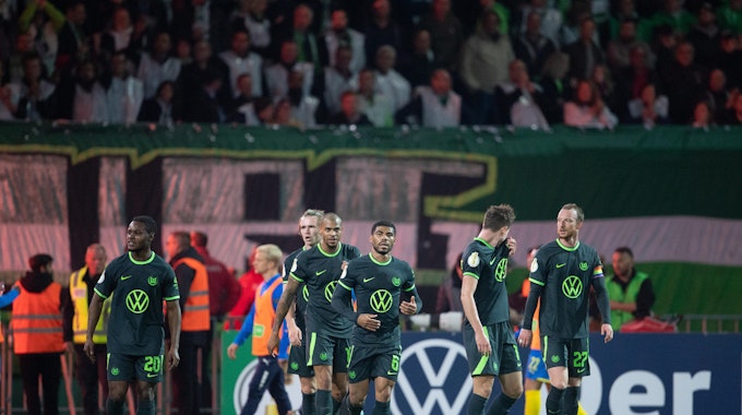 Wolfsburgs Spieler jubeln nach einem Tor.