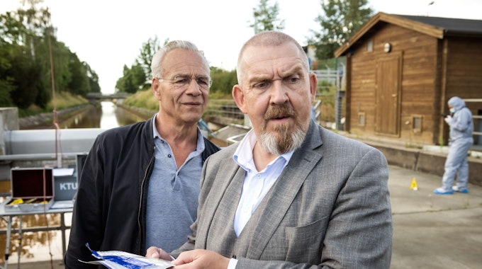 Max Ballauf (Klaus J. Behrendt, links) und Freddy Schenk (Dietmar Bär) im „Tatort: Die Spur des Blutes“.