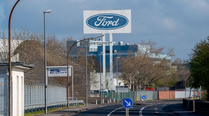 Außenansicht auf die Ford-Werke in Köln-Niehl. Dort endet nun eine Ära.