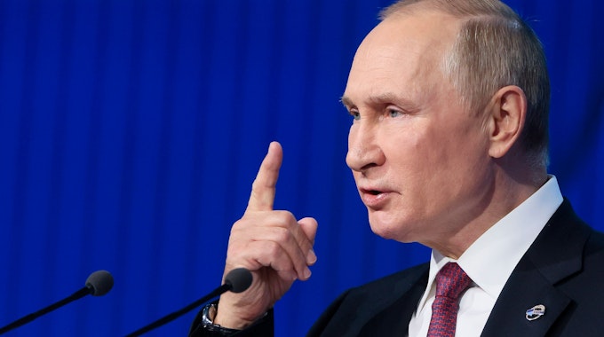Das von der staatlichen russischen Nachrichtenagentur Sputnik via AP veröffentlichte Bild zeigt Wladimir Putin, Präsident von Russland, während der Plenarsitzung des 19. jährlichen Treffens des Valdai International Discussion Club.