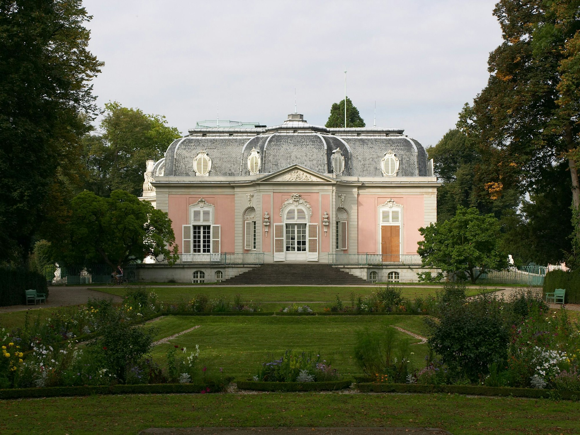 Schloss Benrath befindet sich in der Landeshauptstadt Nordrhein-Westfalens.