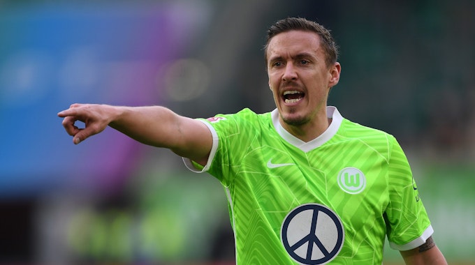 Wolfsburgs Max Kruse gestikuliert.