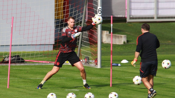 Manuel Neuer trainiert nach Verletzungspause wieder.