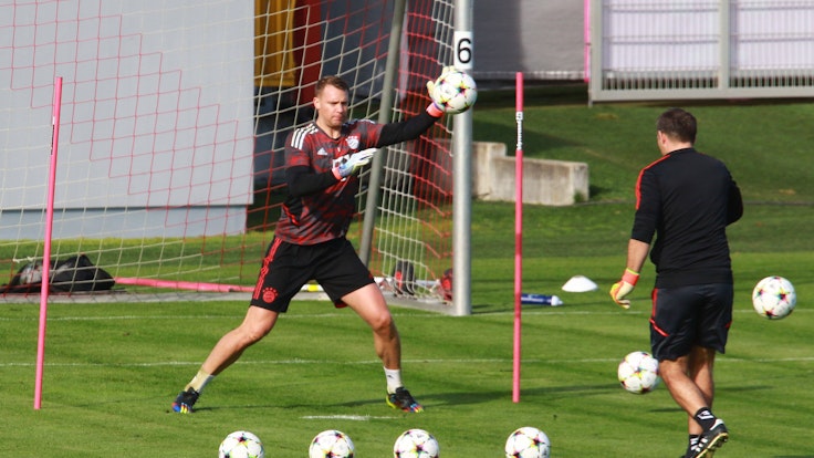 Manuel Neuer trainiert nach Verletzungspause wieder.
