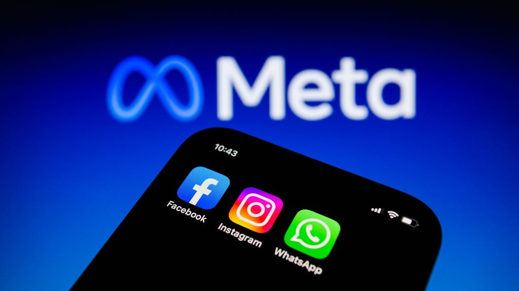 Viele Nutzer melden am 31. Oktober massive Probleme bei Instagram. Unser Symbolbild zeigt mehrere Apps von Meta auf einem Handy.