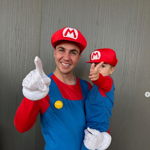 Mario Götze und sein Sohn, hier auf einem Instagram-Beitrag vom 30. Oktober 2022, verkleidet als Super Mario-Duo.