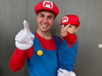 Mario Götze und sein Sohn, hier auf einem Instagram-Beitrag vom 30. Oktober 2022, verkleidet als Super Mario-Duo.