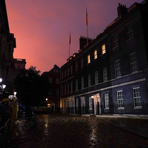 Die Downing Street in London, hier bei Sonnenuntergang am 23. Oktober 2022, sorgt für mystische Stimmung.