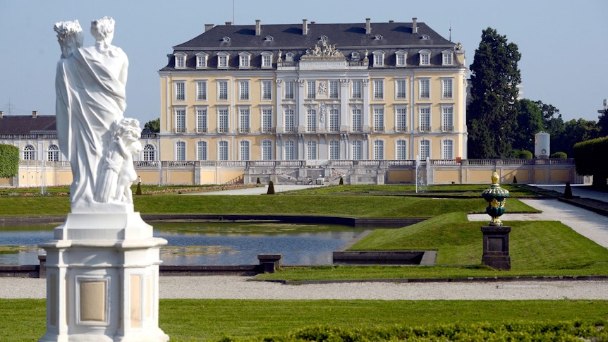 Das ehemalige Repräsentationsschloss des Bundesregierung - Schloss Augustusburg.
