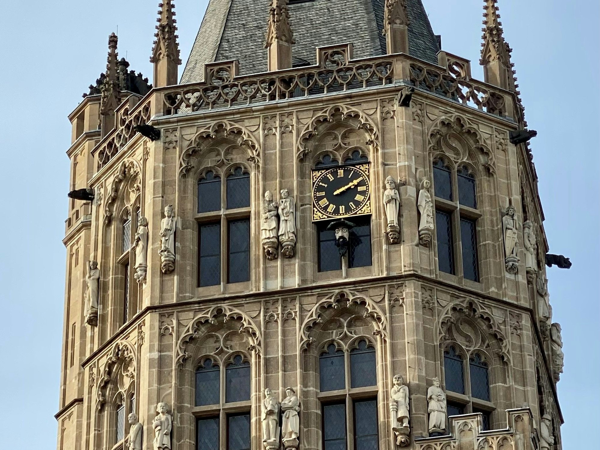Der Turm des Historischen Rathauses in Köln.