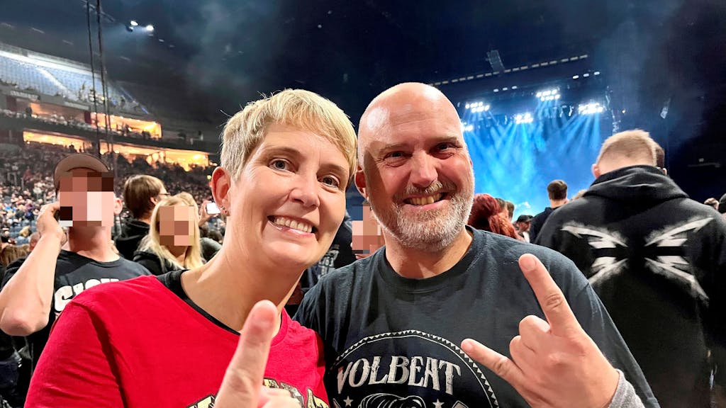 Voller Vorfreude aufs "Volbeat"-Konzert am Mittwoch (2. November 2022) in der Kölner Lanxess-Arena: Martina und Heiner
