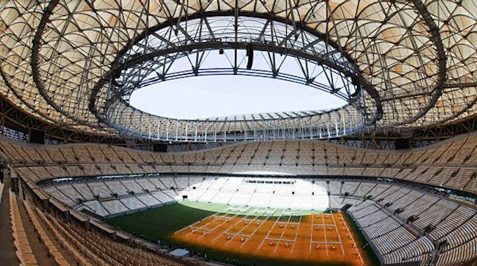 Die Aufnahme zeigt die Innenansicht vom Stadion „Lusail Iconic Stadium“ in Lusail bei Doha.