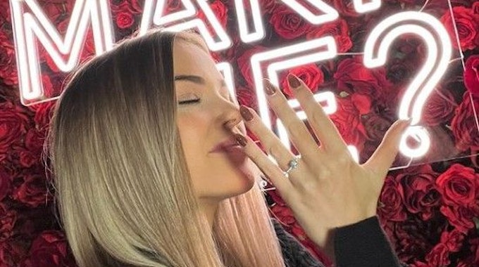 Laura Maria Rypa, hier auf einem Instagram-Selfie vom 31. Oktober, ist frisch mit Popsänger Pietro Lombardi verlobt. Zusammen erwarten die beiden ein Kind.