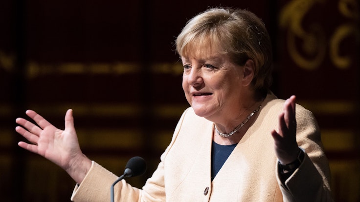 Angela Merkel (CDU, frühere Bundeskanzlerin, nimmt an einem Festakt zum 77-jährigen Bestehen der Süddeutschen Zeitung im Gärtnerplatztheater teil.