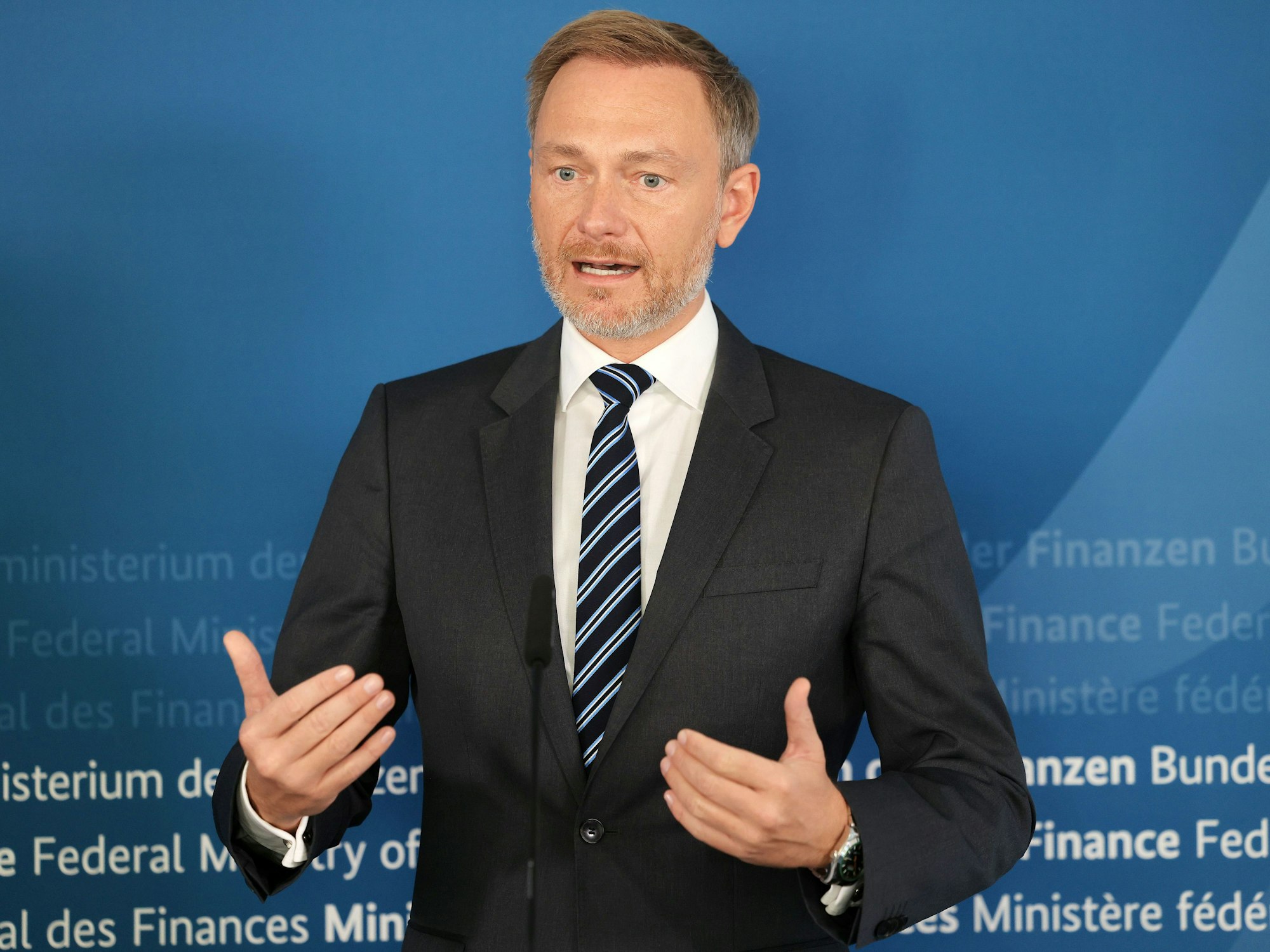 Bundesfinanzminister Christian Lindner, hier am 27. Oktober 2022 in Bonn, verteidigt das Bürgergeld.